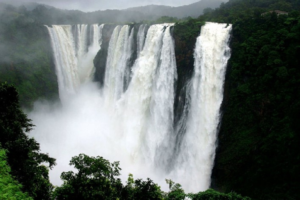 tourist waterfalls in north india