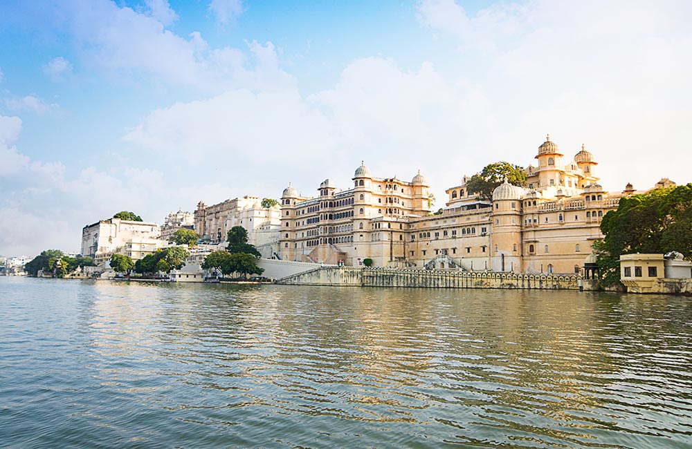 udaipur tourist places with distance
