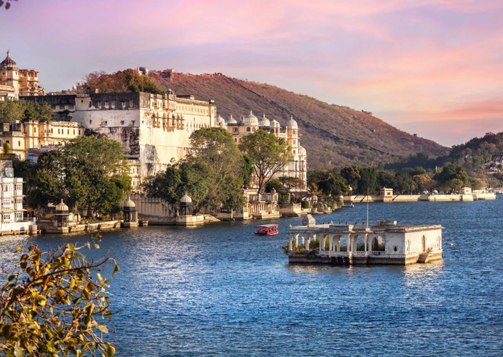 how to visit places in udaipur