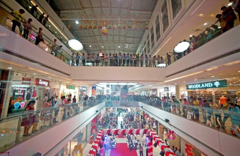 8 Shopping malls in Ahmedabad: Timing, Nearest Metro Station