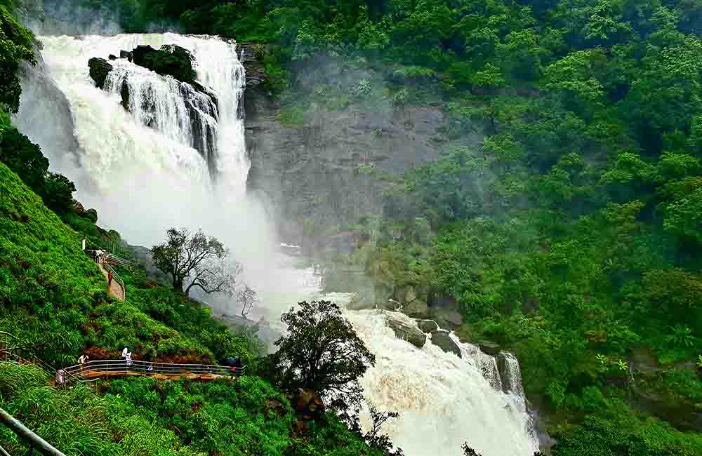 places to visit in april near karnataka